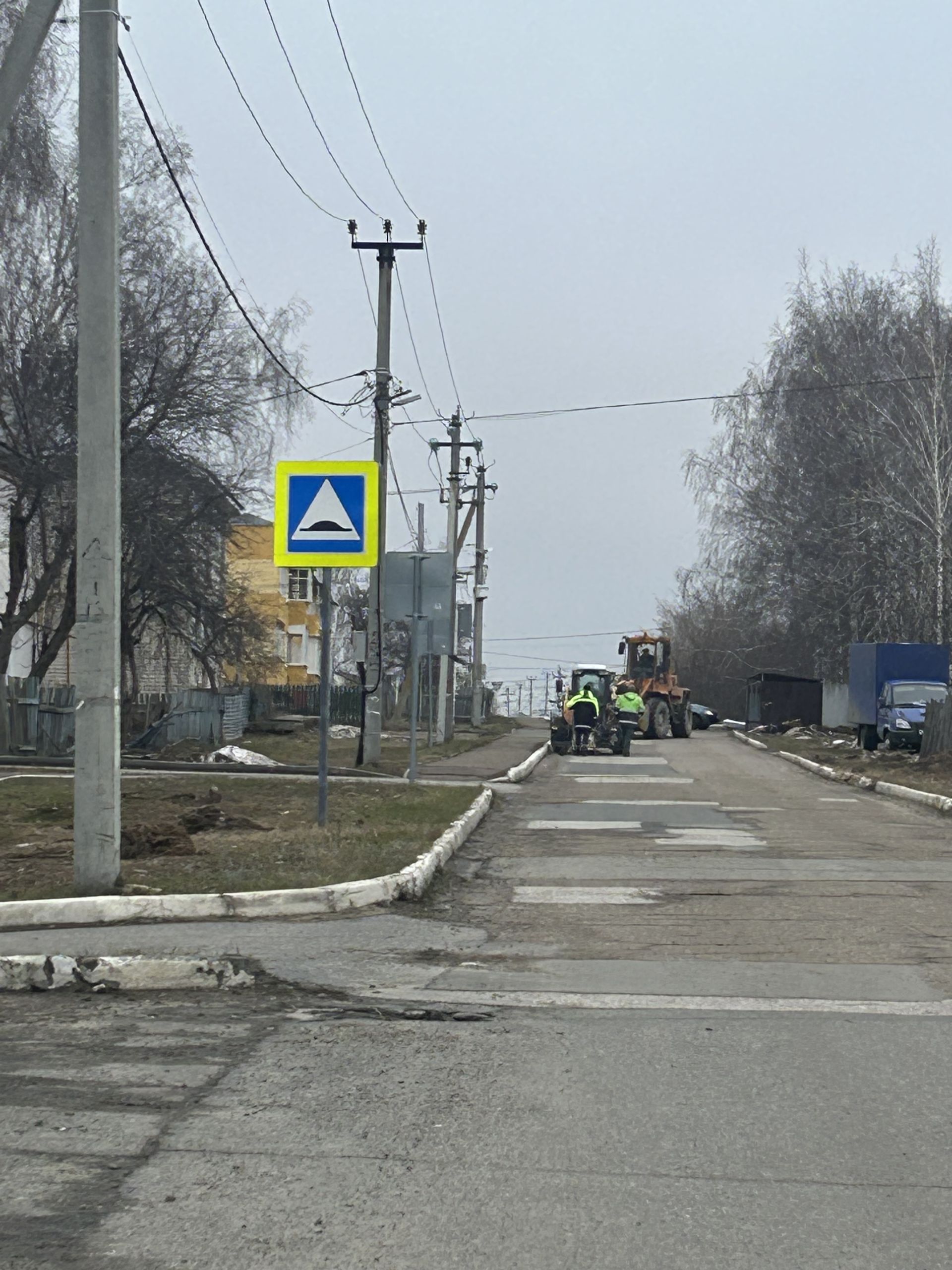 В Лаишево приступили к ямочному ремонту дорог.