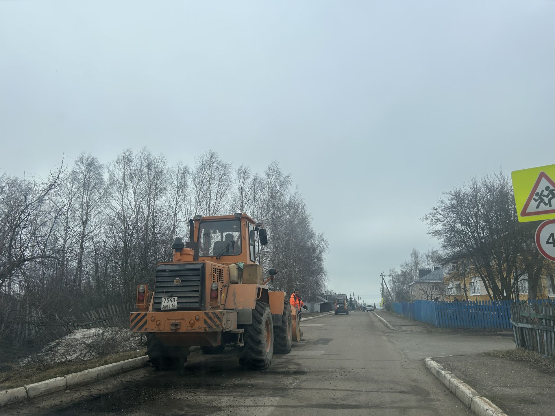 В Лаишево приступили к ямочному ремонту дорог.
