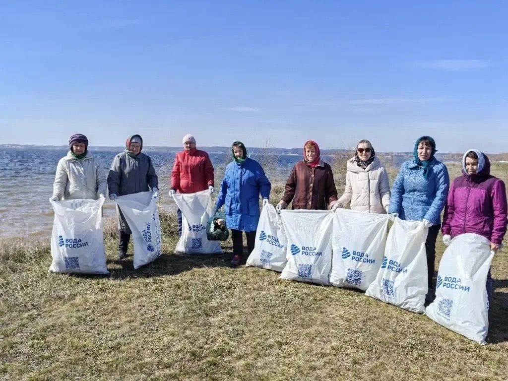 Субботник в Атабаево: уборка прибрежной полосы реки Кама в рамках акции «Вода России»