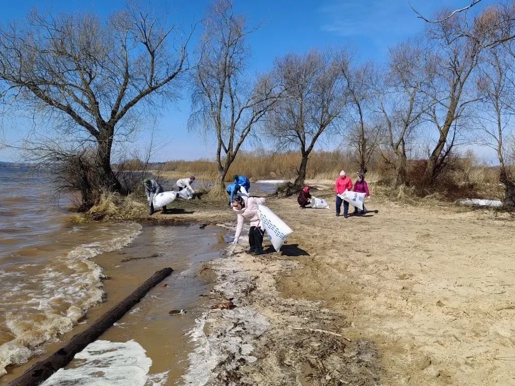 Субботник в Атабаево: уборка прибрежной полосы реки Кама в рамках акции «Вода России»