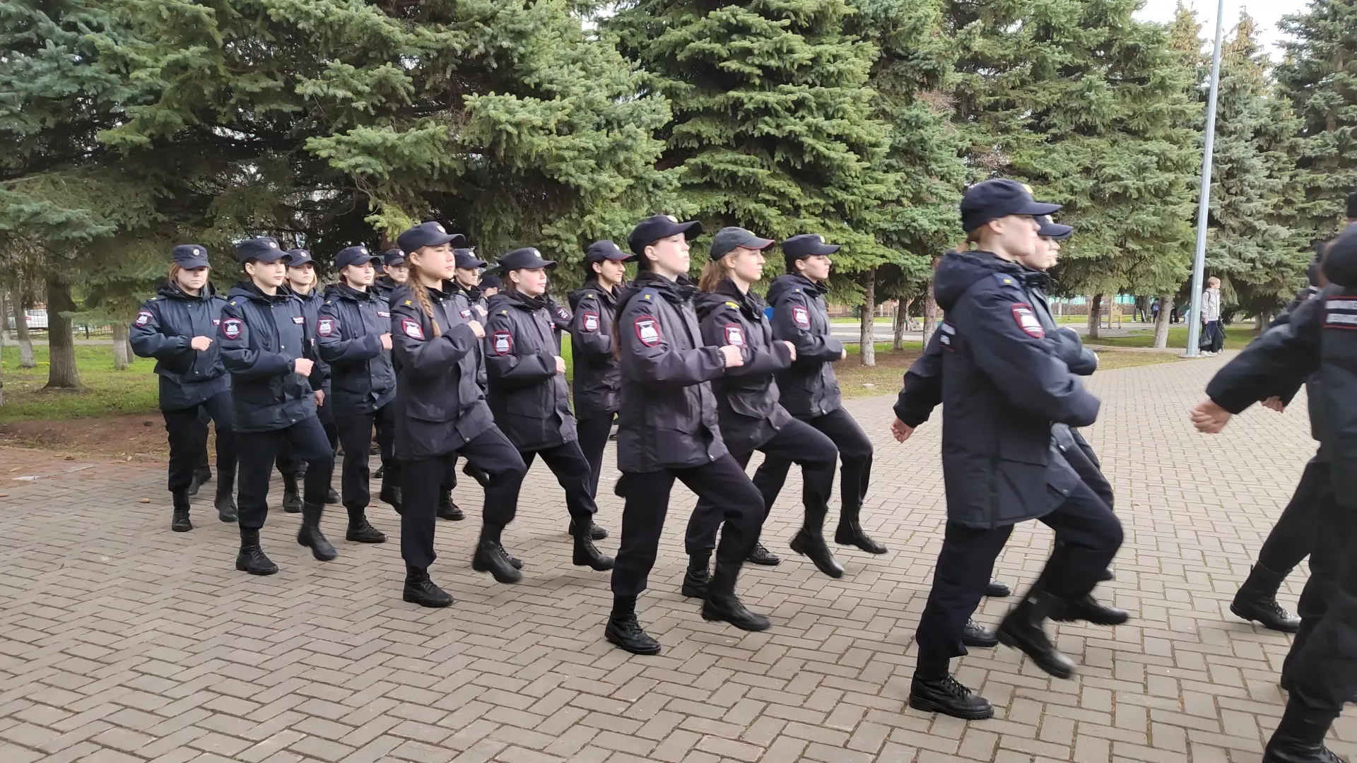 Подготовка в парке Победы к параду в честь Дня Победы в Лаишево