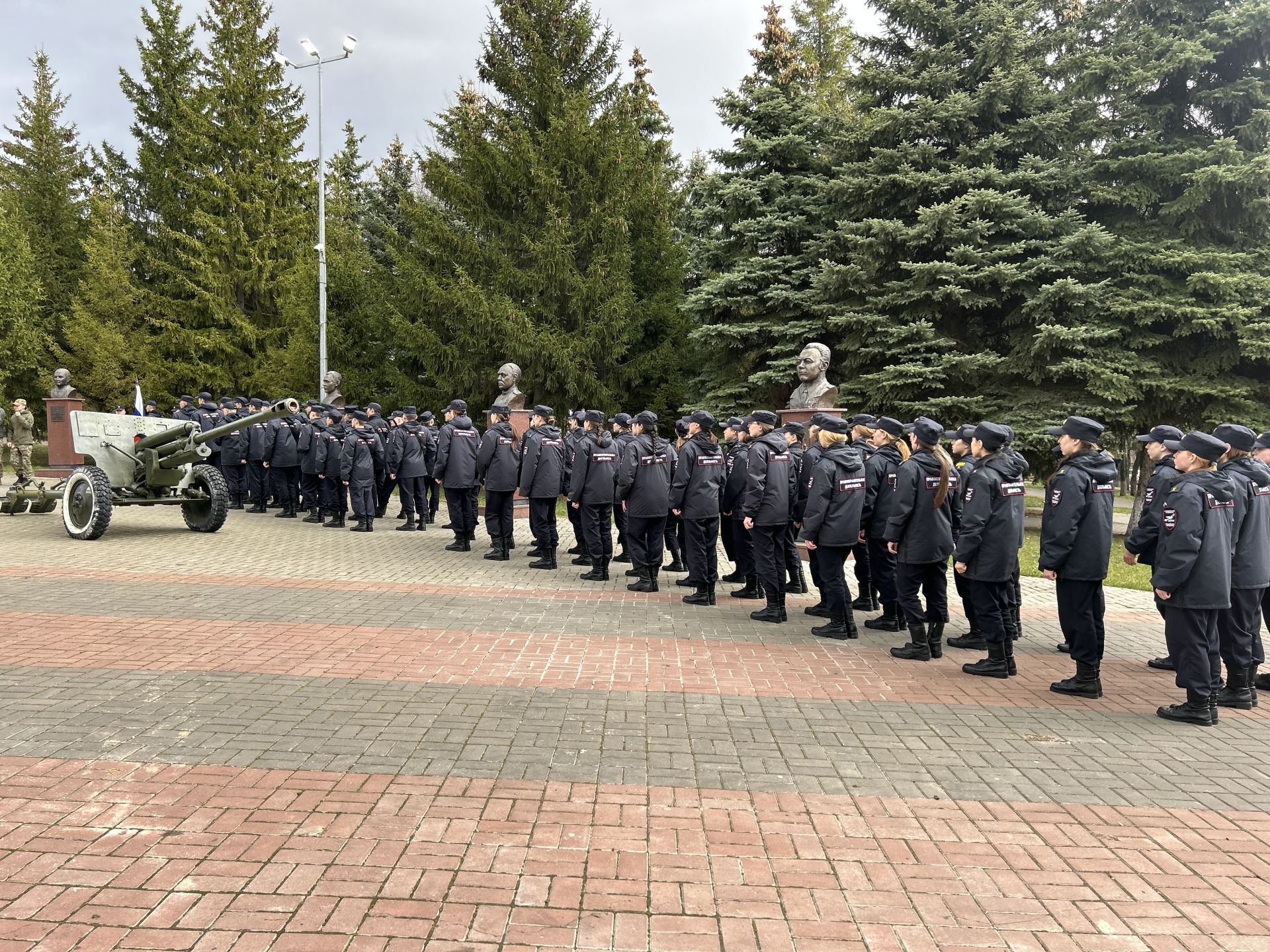 Подготовка в парке Победы к параду в честь Дня Победы в Лаишево