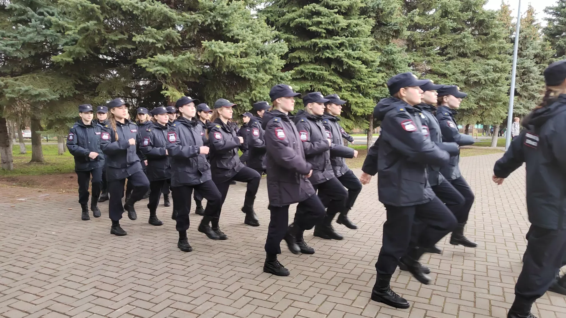 Подготовка в парке Победы к параду в честь Дня Победы в Лаишево