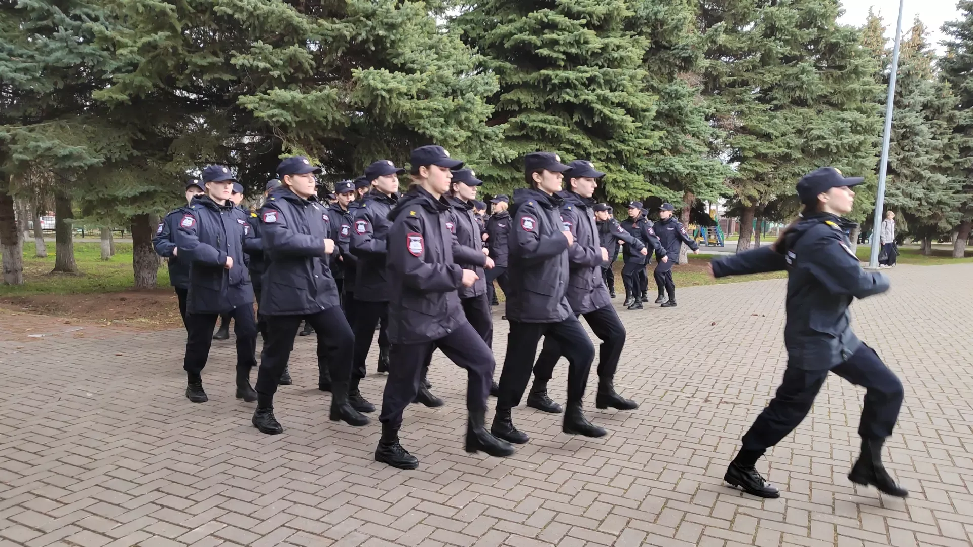 Подготовка в парке Победы к параду в честь Дня Победы в Лаишево