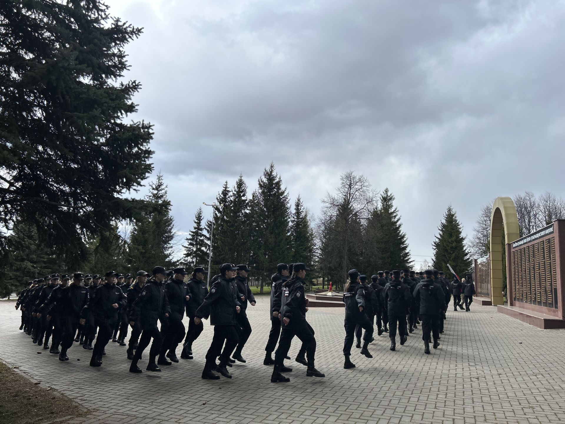 Подготовка в парке Победы к параду в честь Дня Победы в Лаишево