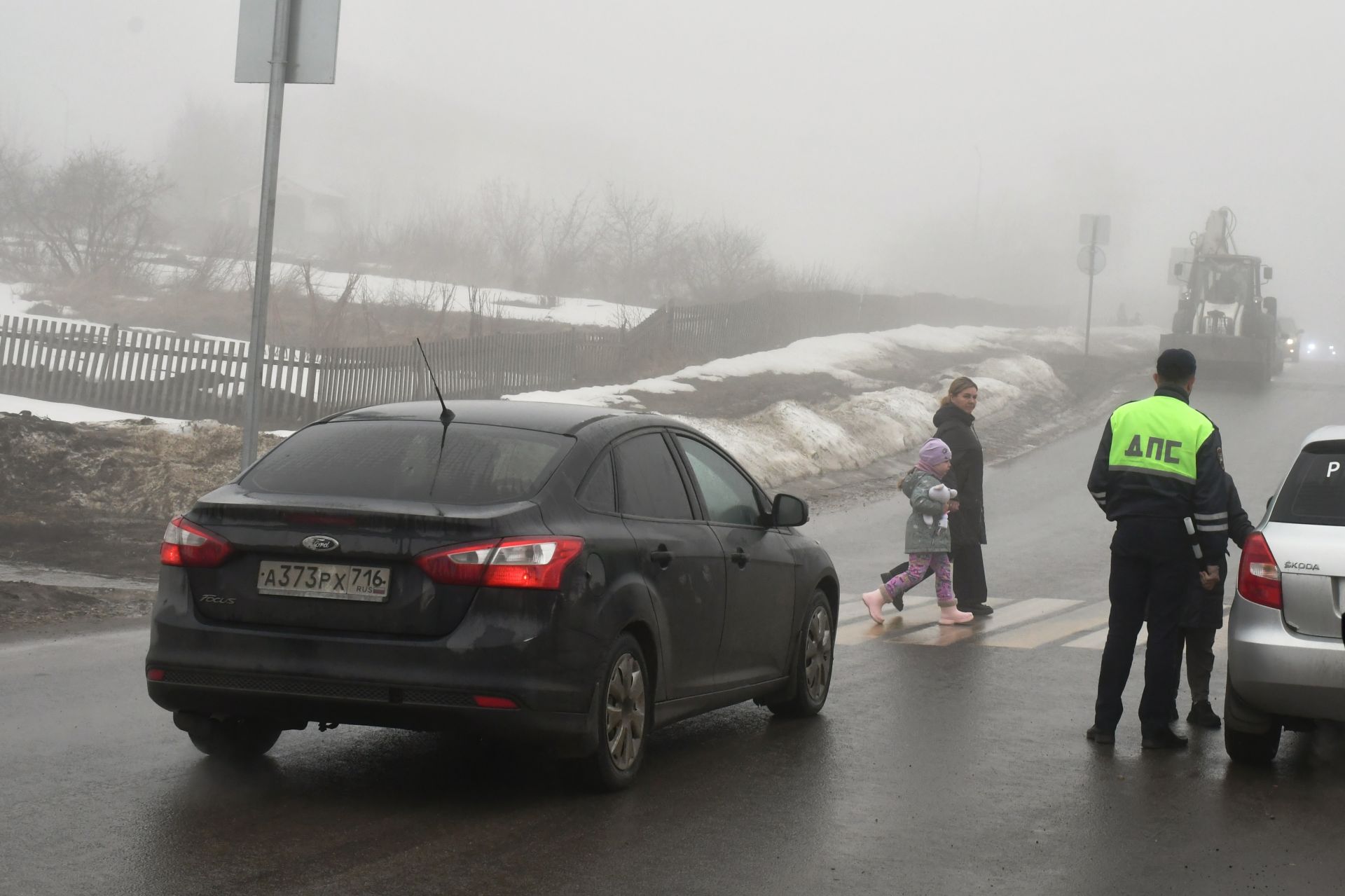 Профилактика ДТП с детьми: вручение памяток малышам и взрослым
