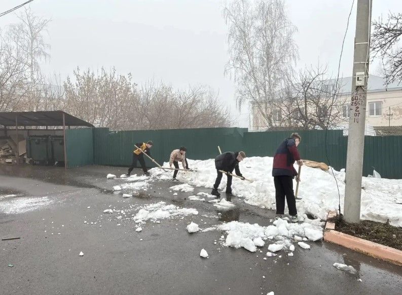 В Лаишевском детдоме устроили весенний субботник