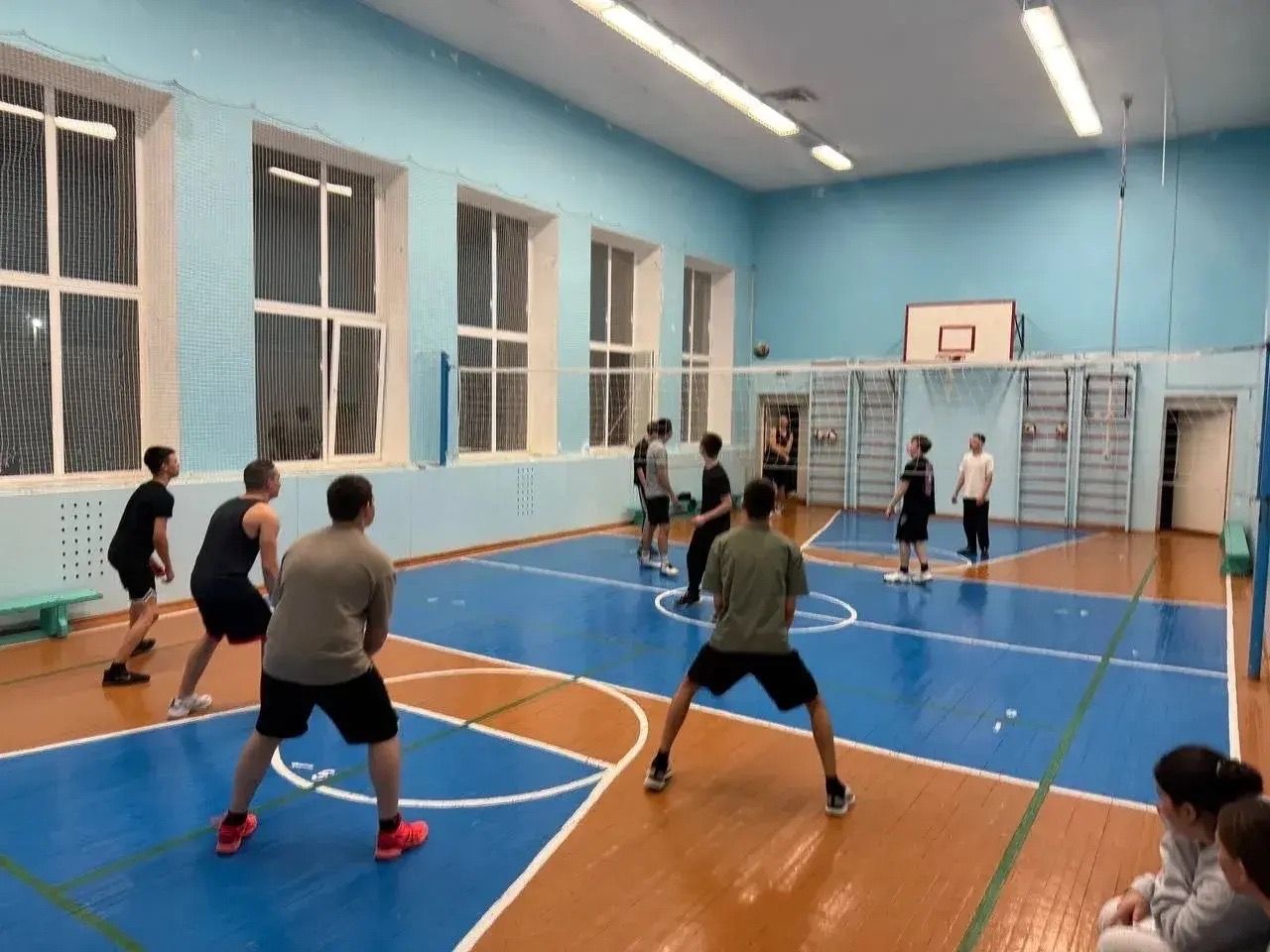 Волейболисты Лаишевского района в период каникул провели товарищеский матч