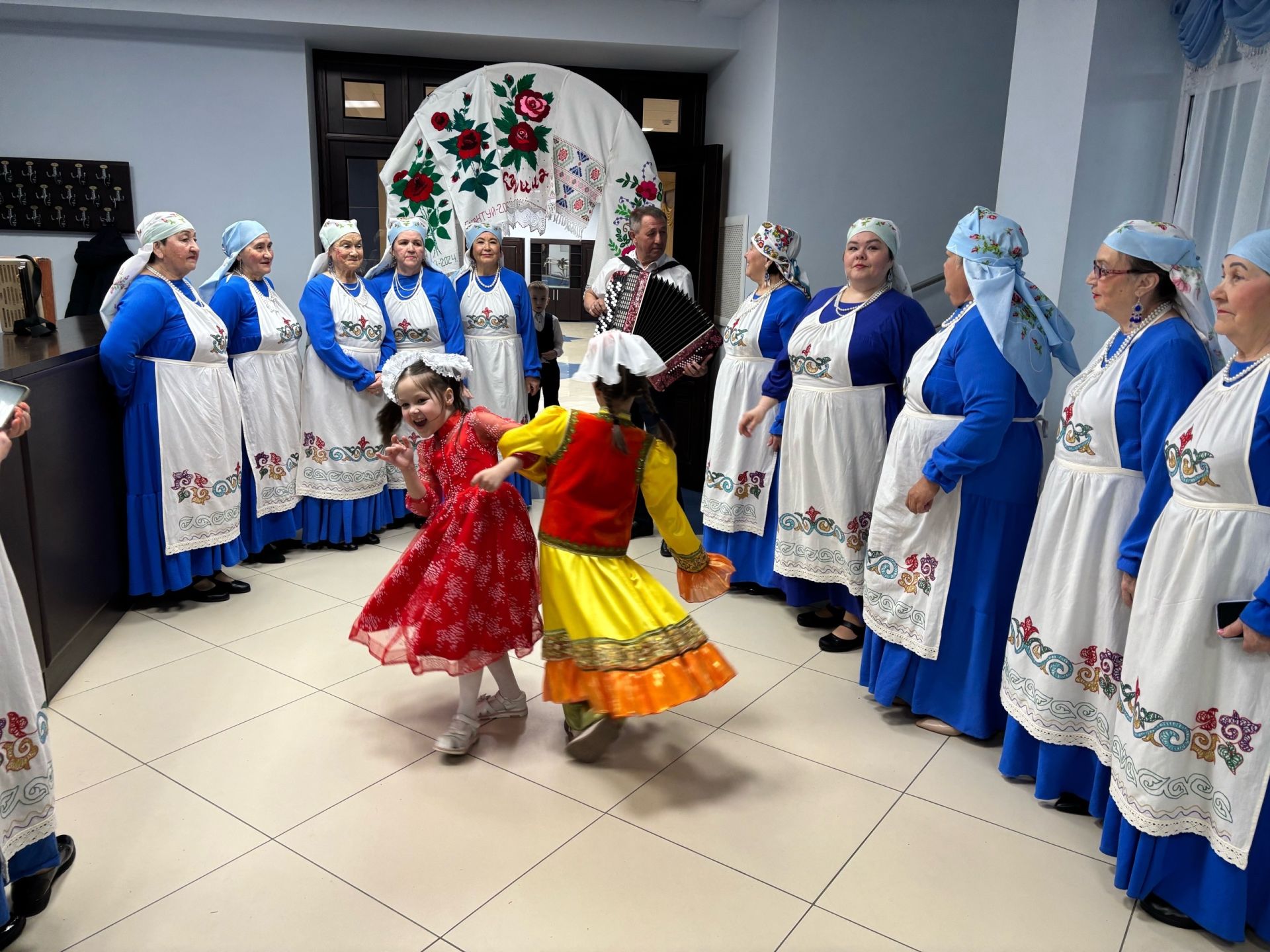 Гармонь, песни и традиции: «Гармунлы, аулак өй» в Районном Доме культуры