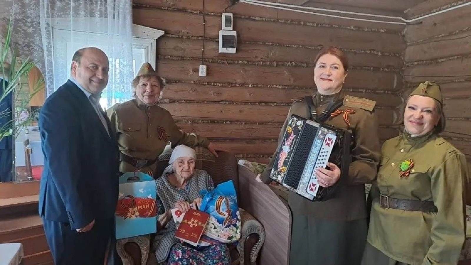 Лаеш районында бер ветеран һәм тыл хезмәткәре дә игътибардан читтә калмады.