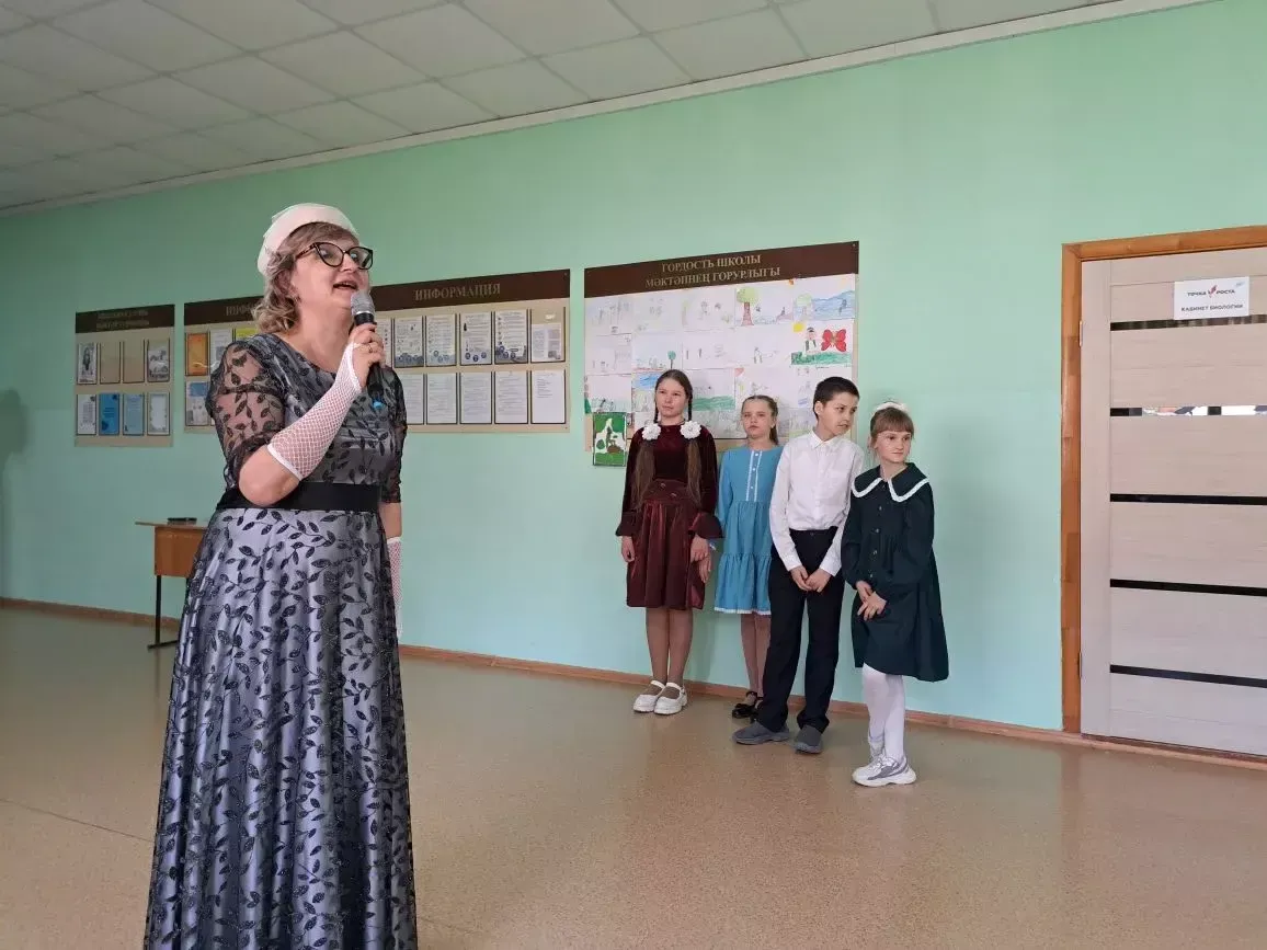 Бал на «Машине времени»: как в Лаишевской школе №3 оживили Золотой век