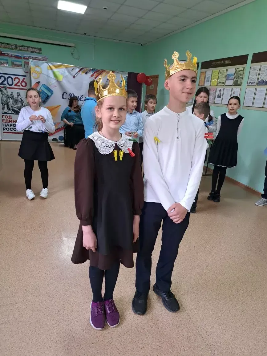 Бал на «Машине времени»: как в Лаишевской школе №3 оживили Золотой век