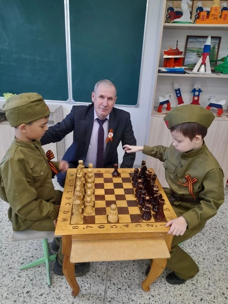 Вакыт сакчысы һәм күңелләр остасы: Рөстәм Хәсәновның тормыш юлы