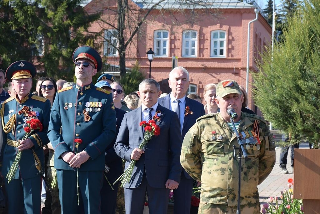 На памятнике героям спецоперации в Лаишево 195 имен