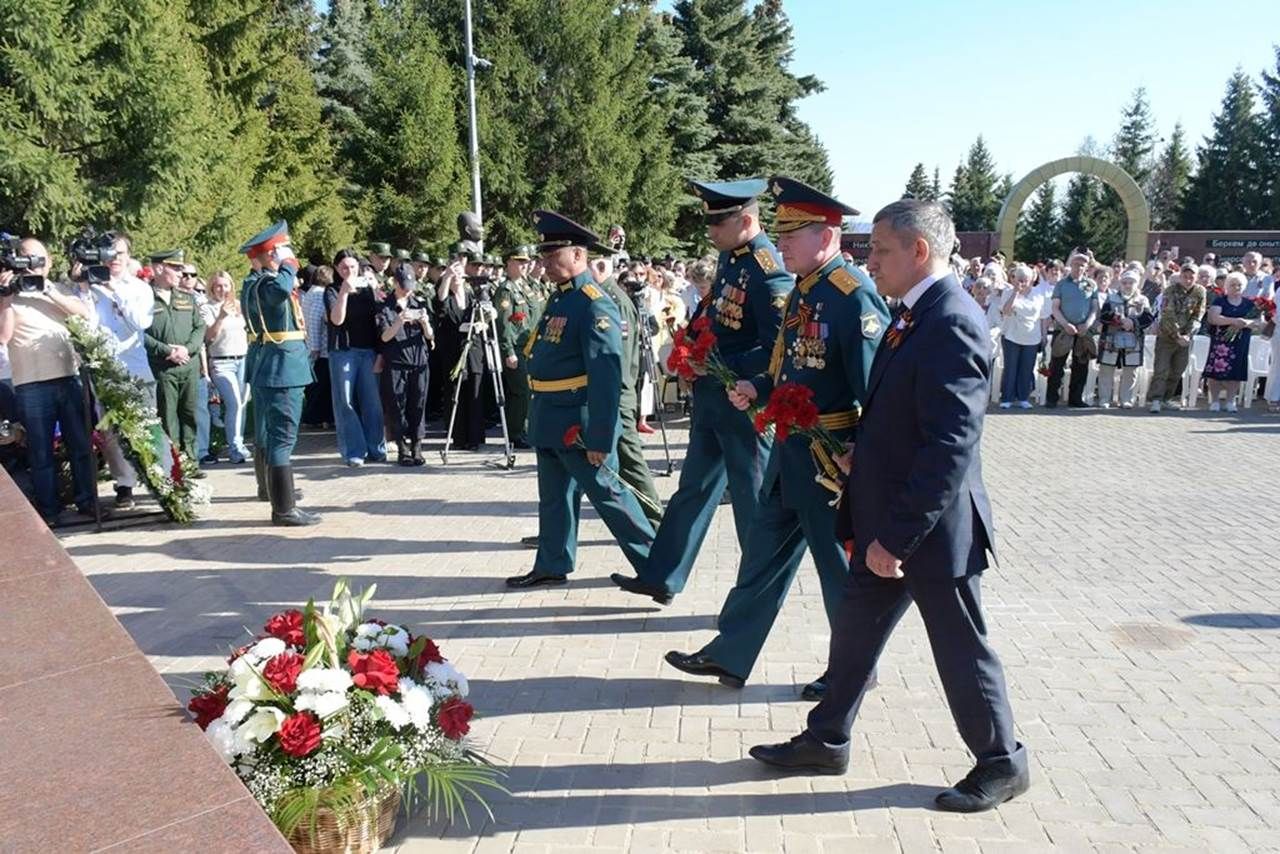 Лаешта тантаналы рәвештә МХО геройларына һәйкәл ачылды