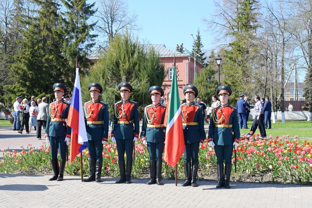 На памятнике героям спецоперации в Лаишево 195 имен