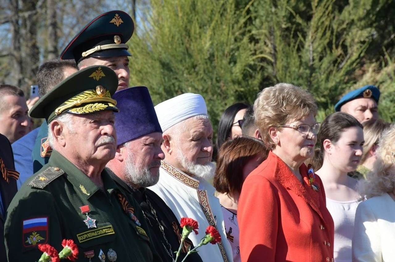 Лаешта тантаналы рәвештә МХО геройларына һәйкәл ачылды