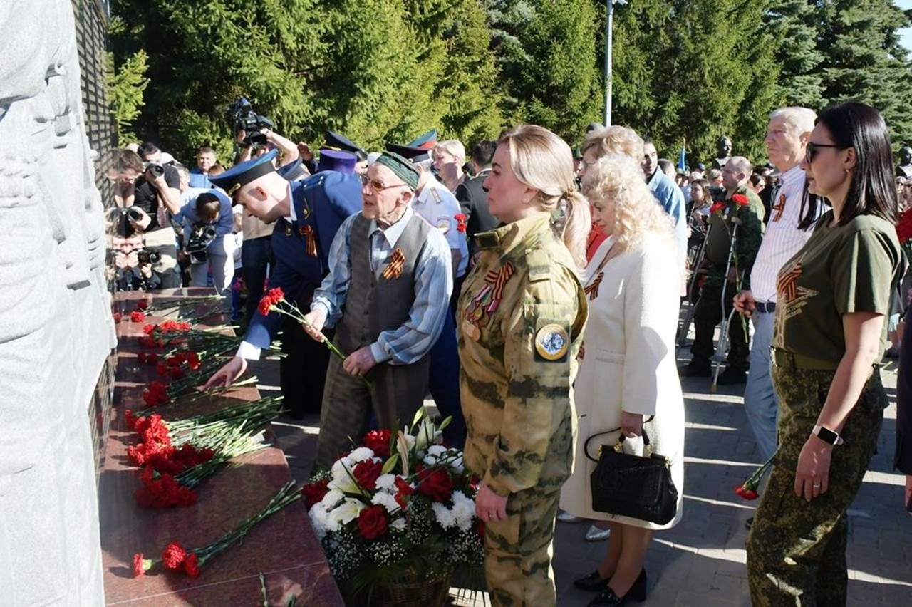 Лаешта тантаналы рәвештә МХО геройларына һәйкәл ачылды