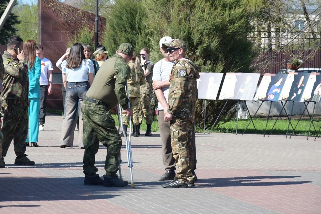 На памятнике героям спецоперации в Лаишево 195 имен