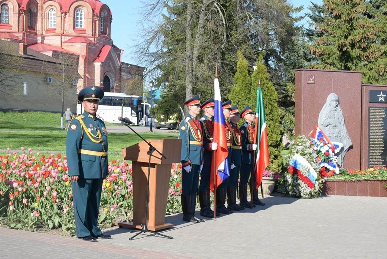 Лаешта тантаналы рәвештә МХО геройларына һәйкәл ачылды