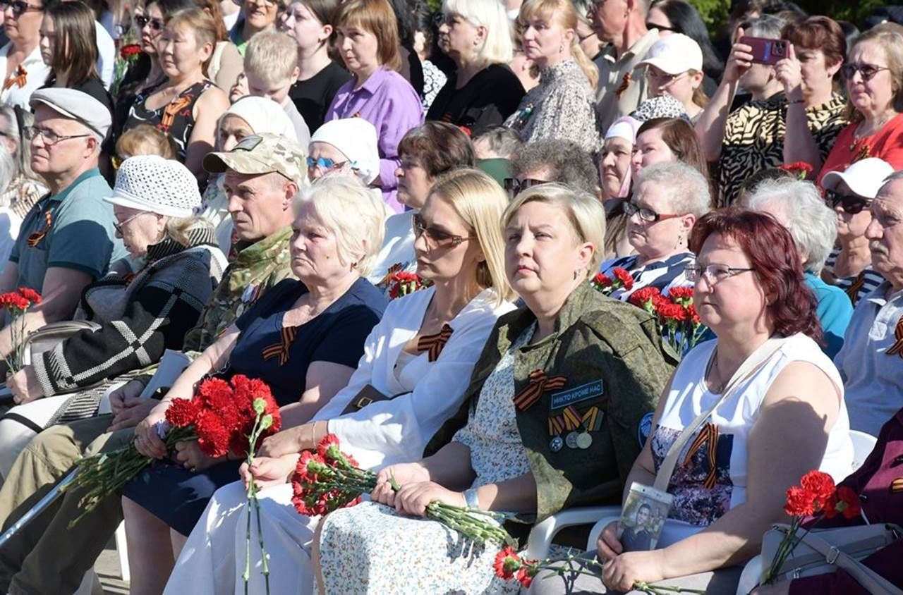 Лаешта тантаналы рәвештә МХО геройларына һәйкәл ачылды