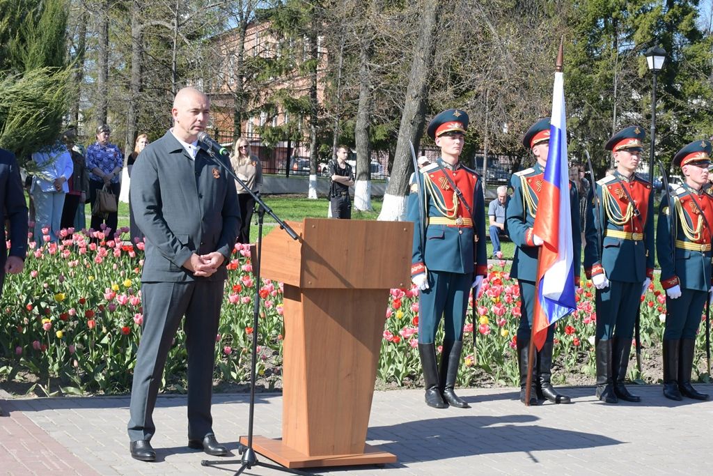 На памятнике героям спецоперации в Лаишево 195 имен