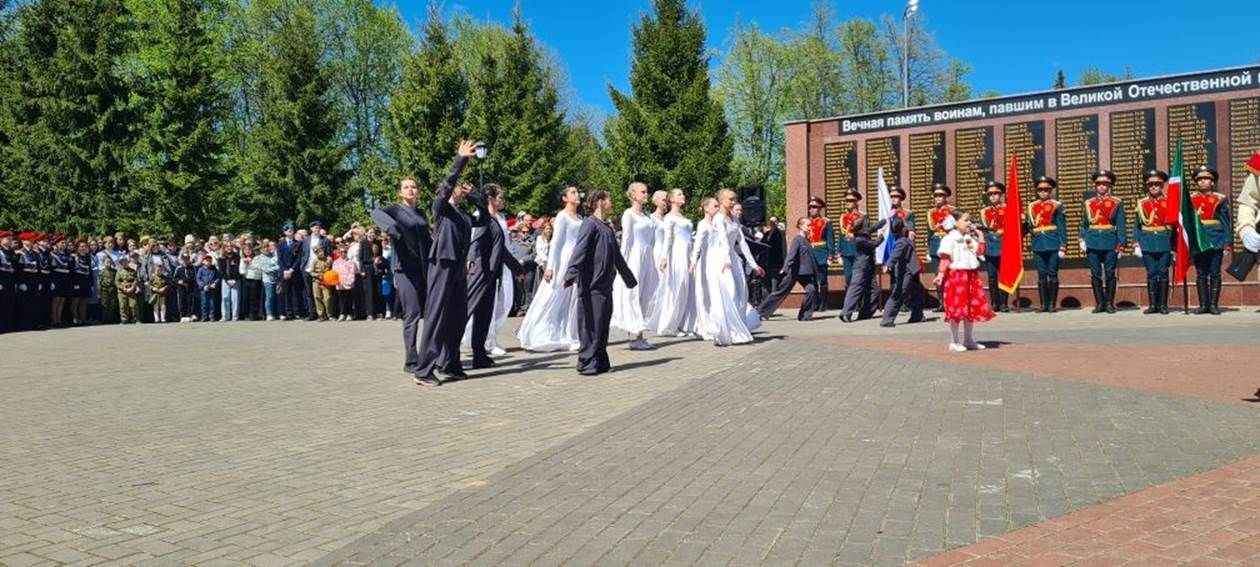 Лаешлылар Бөек Ватан сугышында һәлак булганнарны хөрмәтләп искә алдылар.