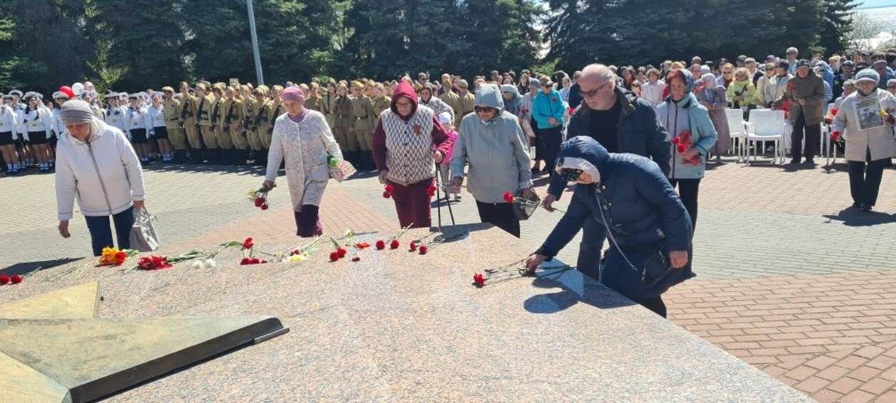 Лаешлылар Бөек Ватан сугышында һәлак булганнарны хөрмәтләп искә алдылар.
