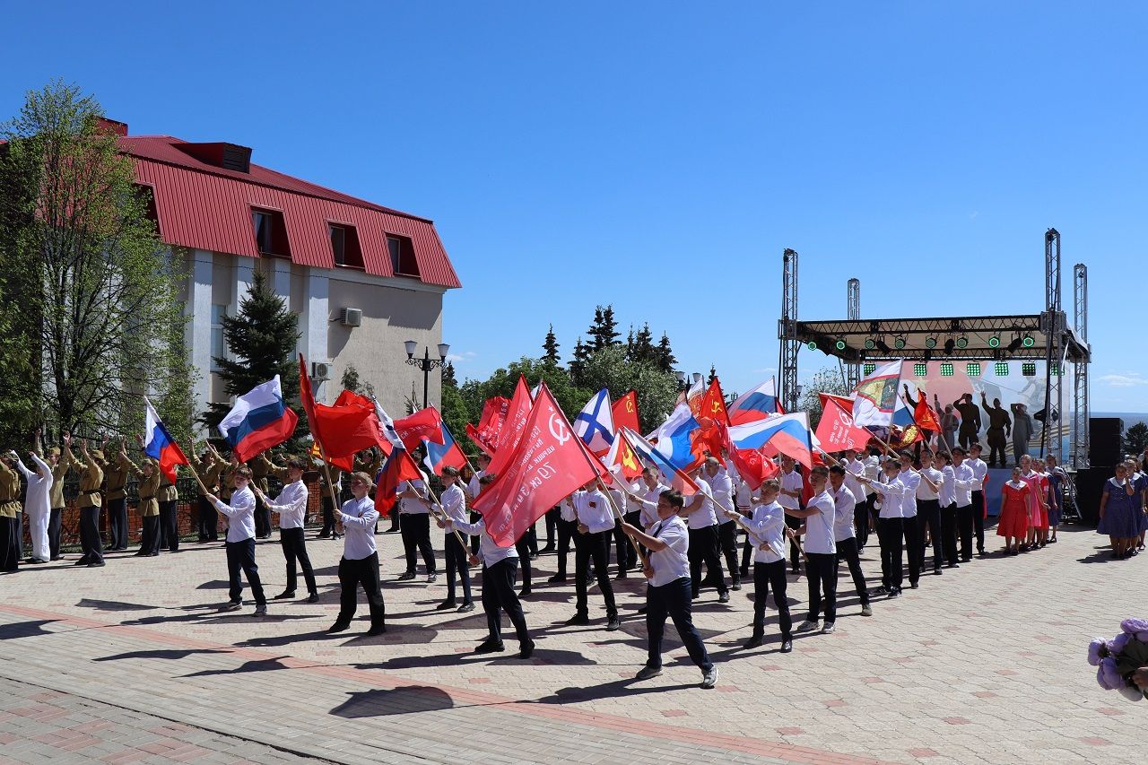 На лаишевской Соборной площади прошел праздничный концерт ко Дню Победы