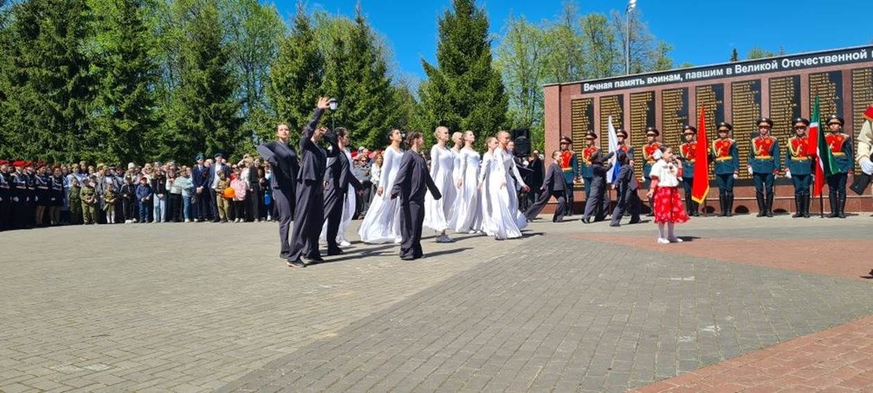 Лаешлылар Бөек Ватан сугышында һәлак булганнарны хөрмәтләп искә алдылар.