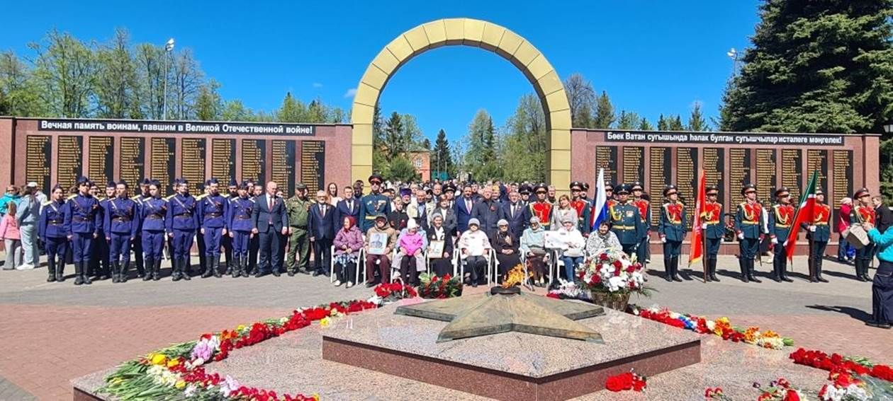 Лаешлылар Бөек Ватан сугышында һәлак булганнарны хөрмәтләп искә алдылар.