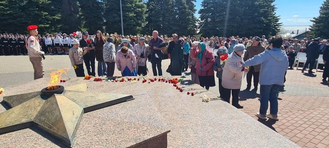Лаешлылар Бөек Ватан сугышында һәлак булганнарны хөрмәтләп искә алдылар.