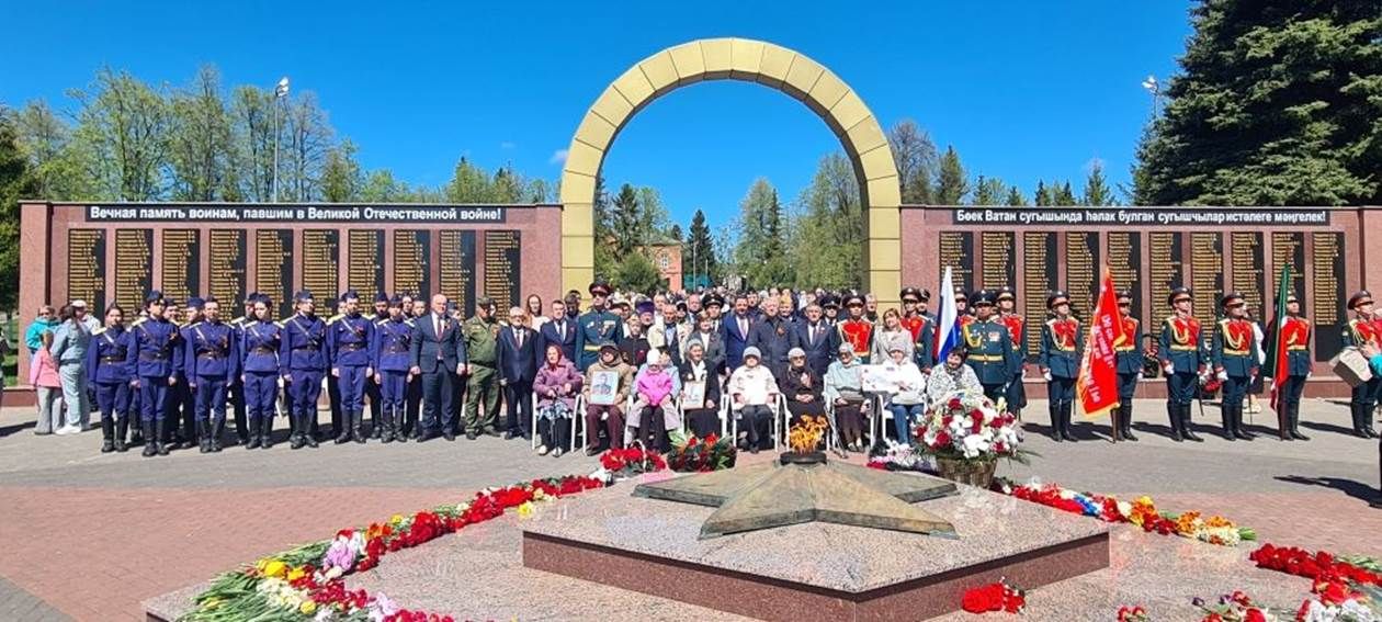 Лаешлылар Бөек Ватан сугышында һәлак булганнарны хөрмәтләп искә алдылар.