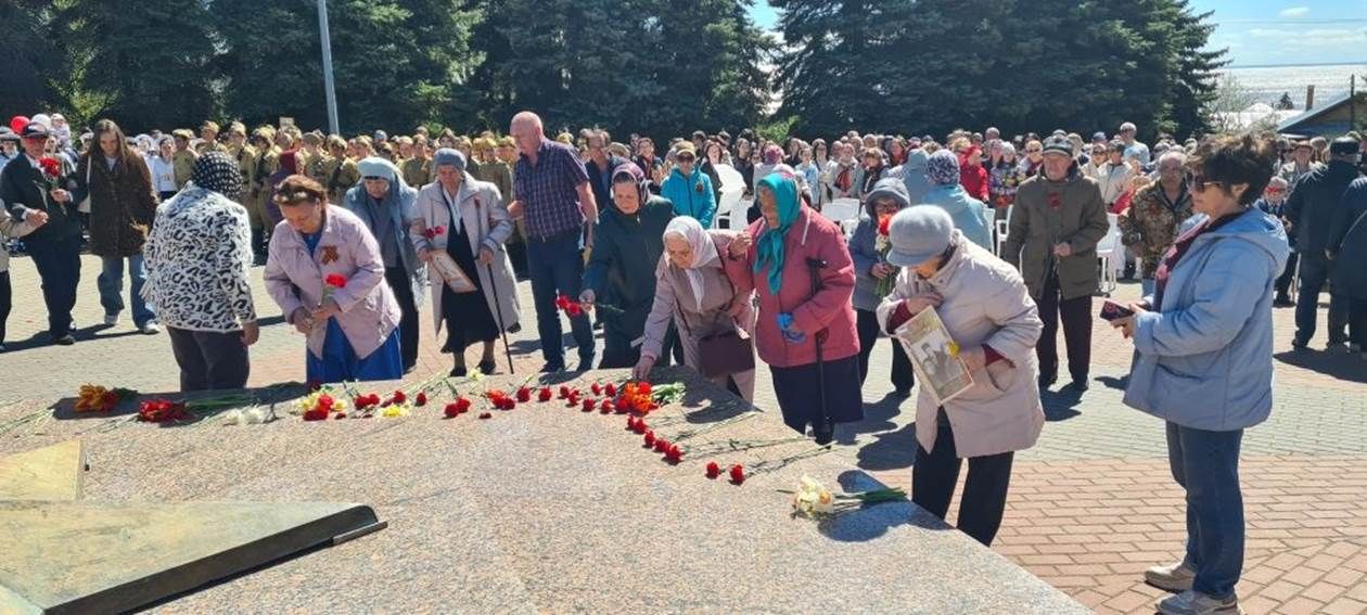 Лаешлылар Бөек Ватан сугышында һәлак булганнарны хөрмәтләп искә алдылар.
