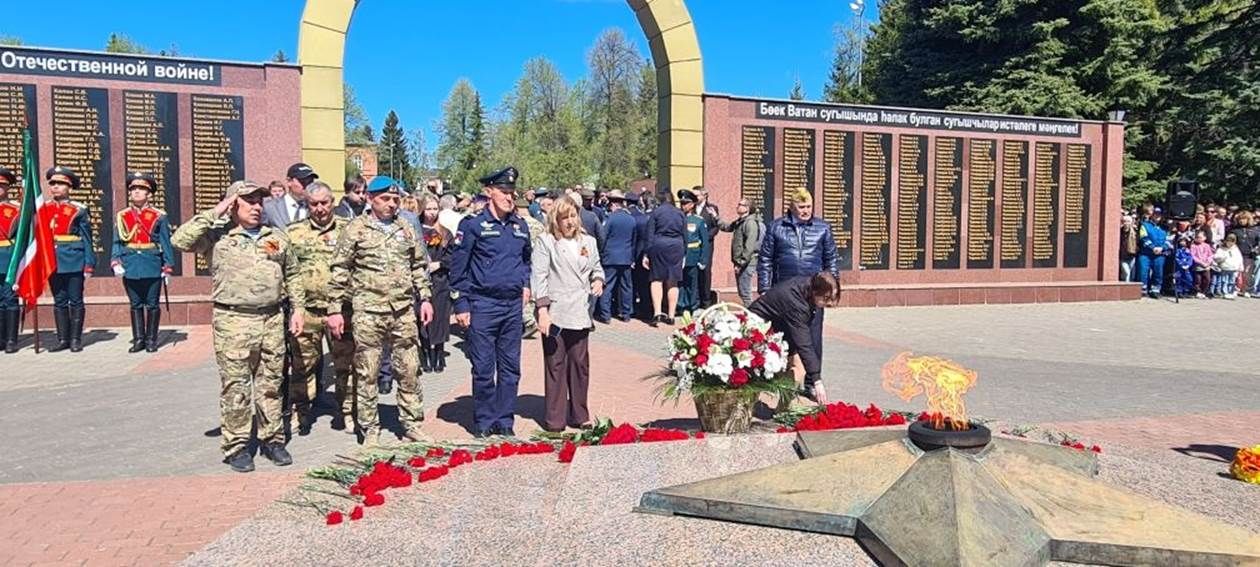 Лаешлылар Бөек Ватан сугышында һәлак булганнарны хөрмәтләп искә алдылар.