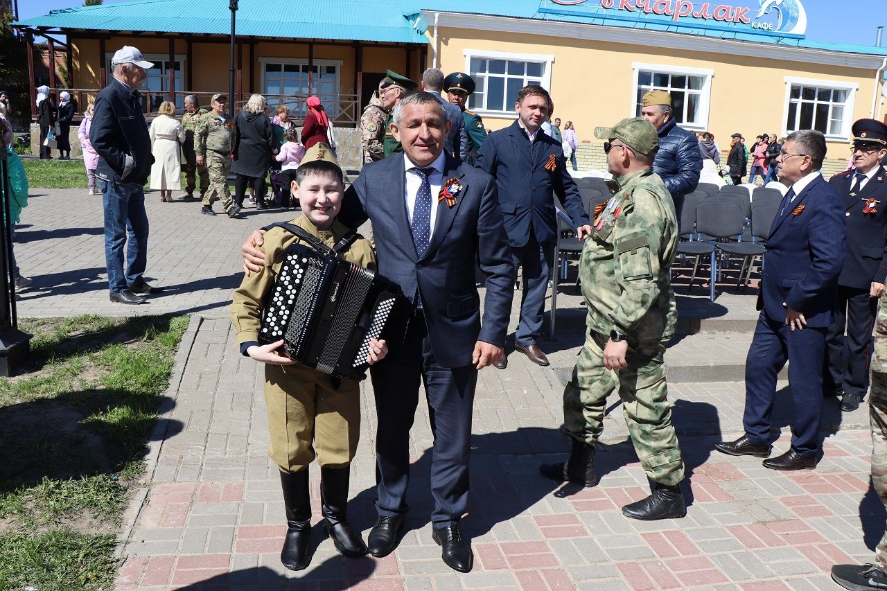 На лаишевской Соборной площади прошел праздничный концерт ко Дню Победы