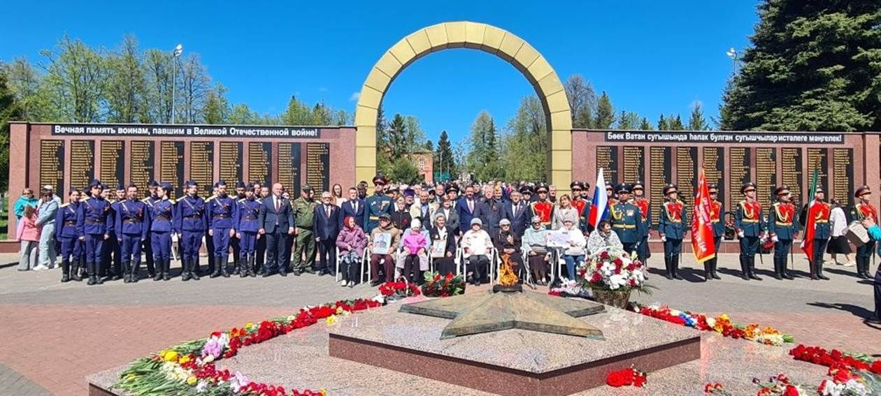 Лаешлылар Бөек Ватан сугышында һәлак булганнарны хөрмәтләп искә алдылар.