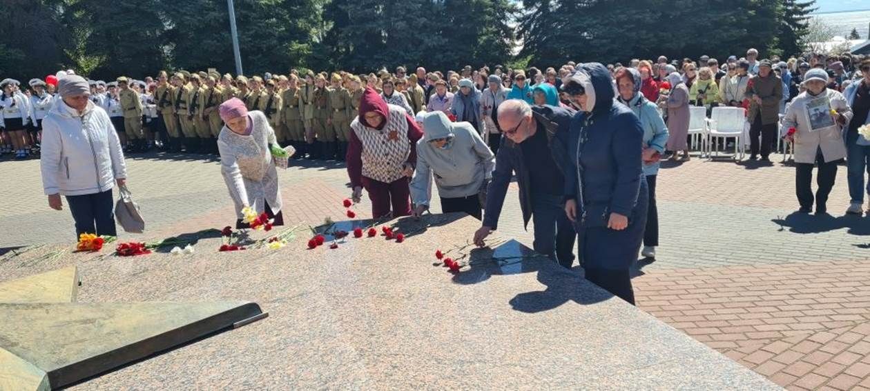 Лаешлылар Бөек Ватан сугышында һәлак булганнарны хөрмәтләп искә алдылар.