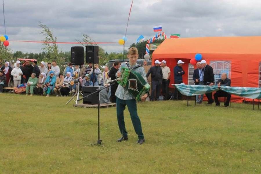 Авыл көне: Сиңгел авылында чын күңелдән биеделәр һәм күңел ачтылар