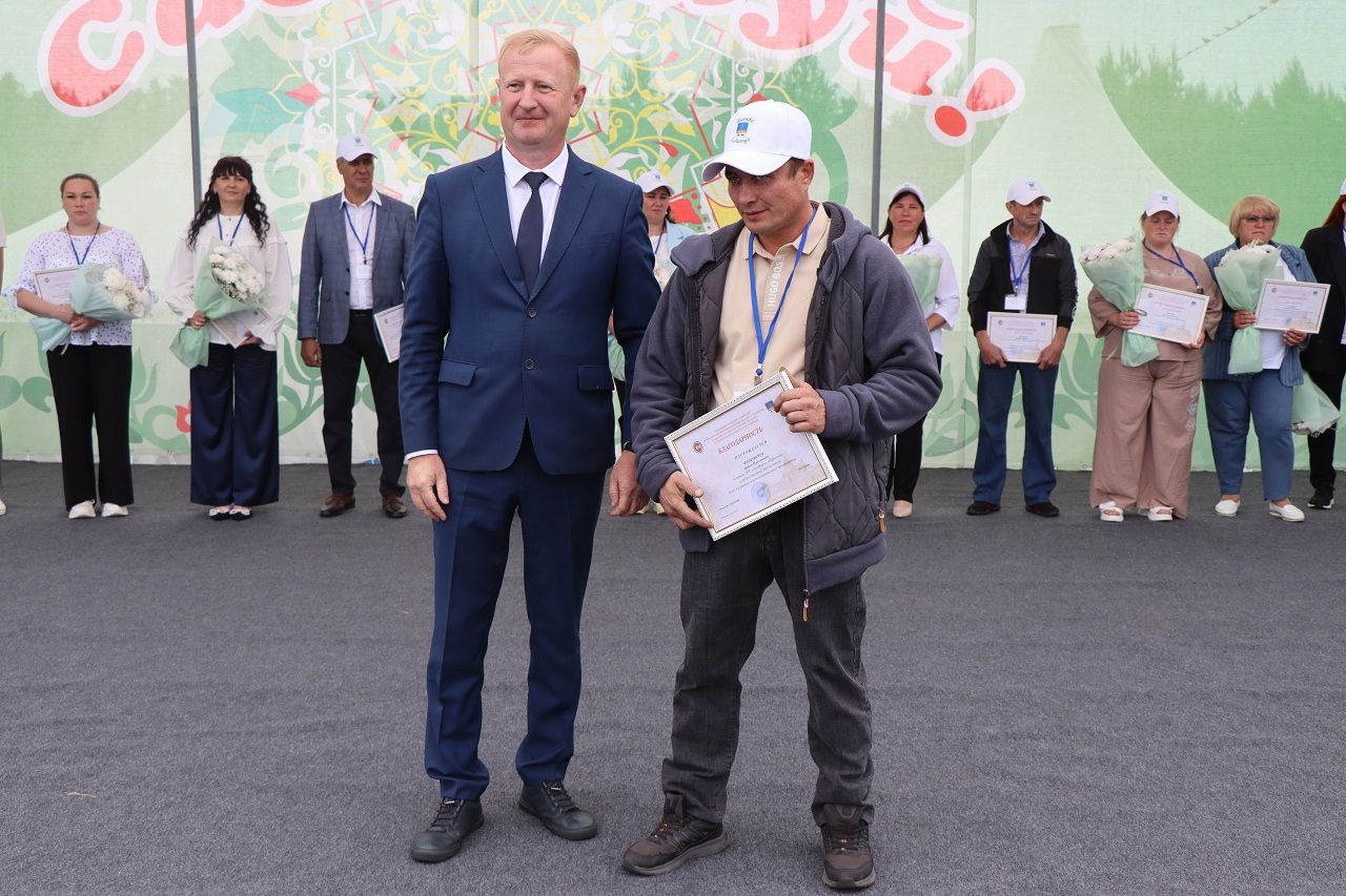 Глава Лаишевского района вручил награды лучшим работникам сельского хозяйства