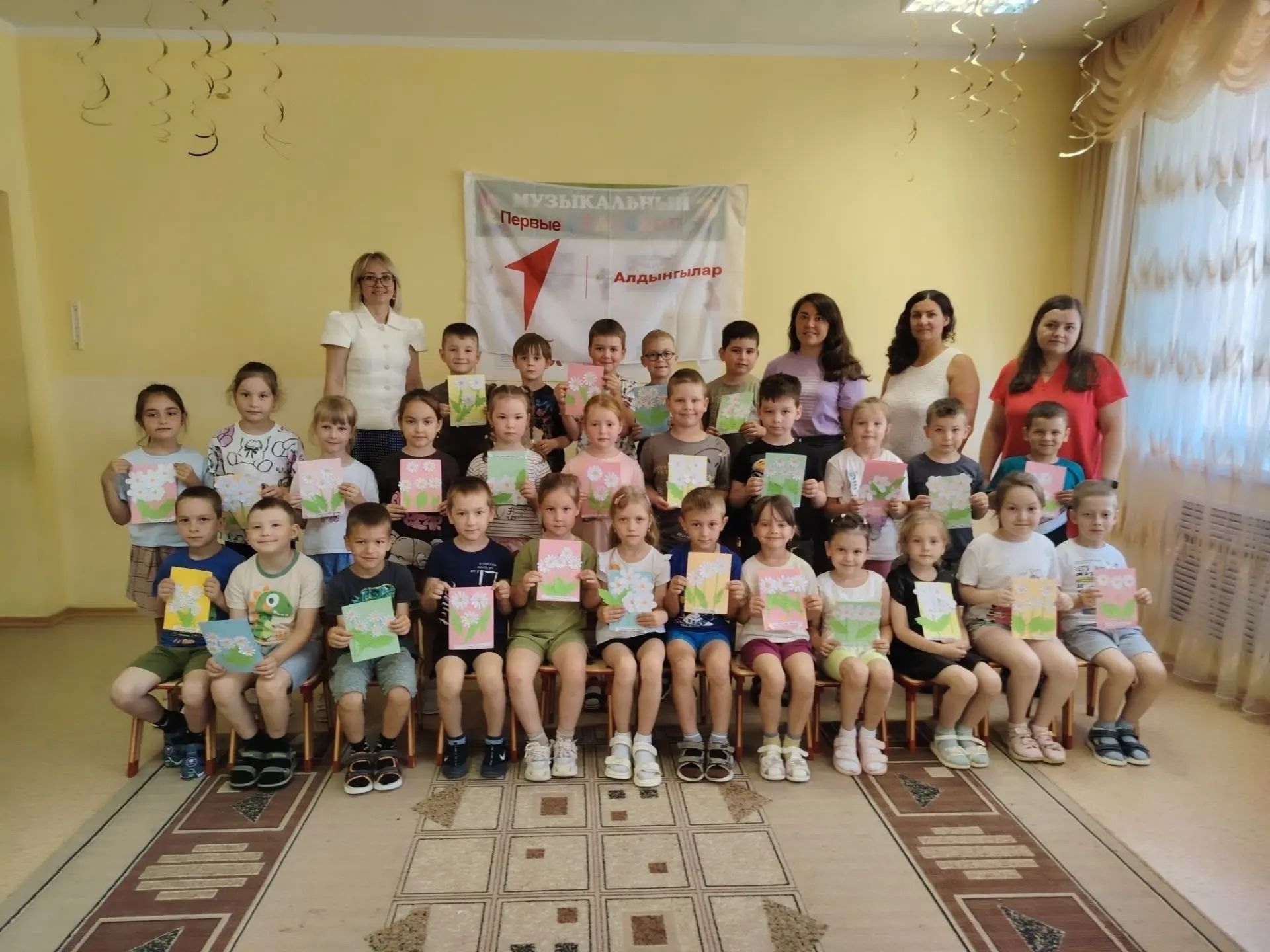 «Движение Первых» Лаишевского района поздравило малышей с Днем семьи, любви и верности