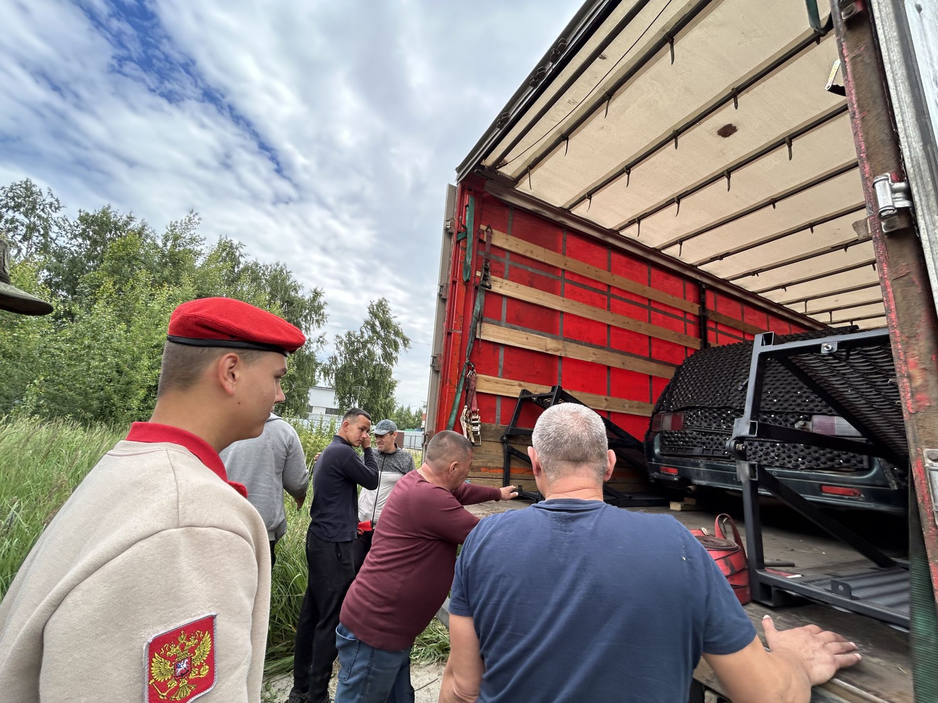 Из Лаишевского района отправлен 37-й гуманитарный груз в зону специальной военной операции.