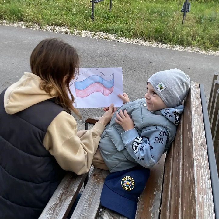 Лаишевские ребята гордятся флагом России