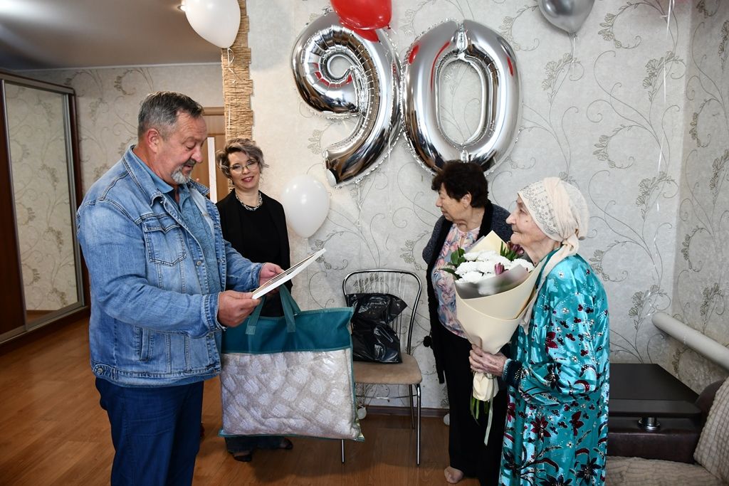 Почетный сотрудник редакции районной газеты отмечает 90-летие