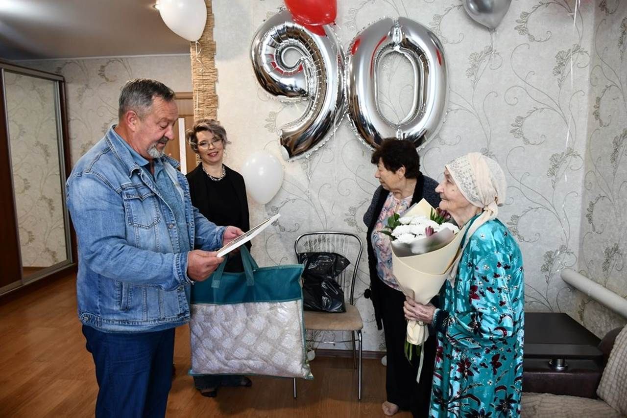 Район газетасының мактаулы хезмәткәре 90 яшьлек юбилеен билгеләп үтә