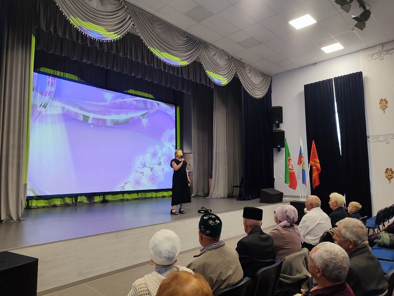 В Лаишевском районе продолжается вручение сертификатов электронной доски почета РТ