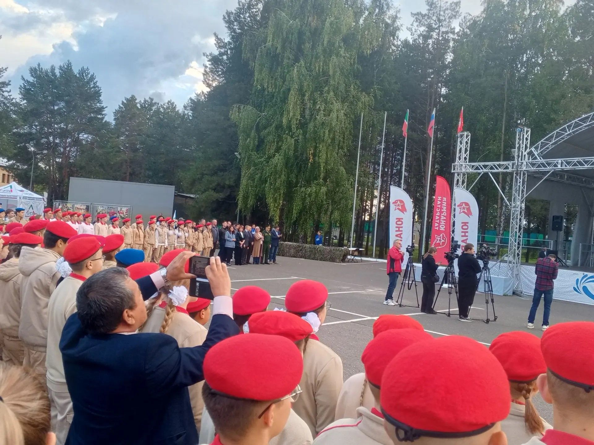 На юбилейном форуме ПФО Татарстан представили юнармейцы Лаишевского района