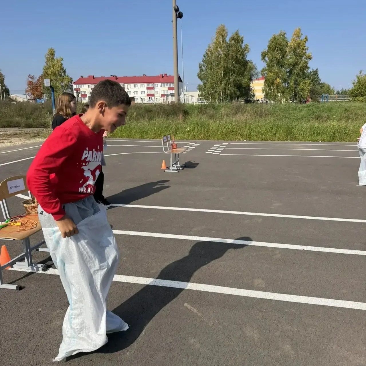 В Лаишевской школе № 2 провели осеннюю благотворительную ярмарку