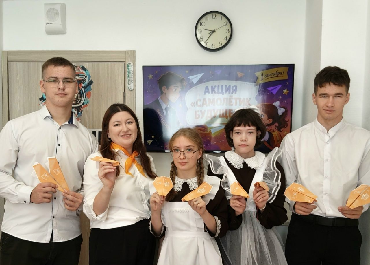 Самолётики с напутствиями: традиция Лаишевской школы-интерната в День знаний