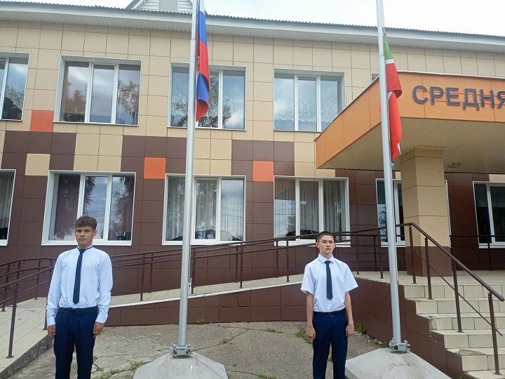 В День знаний первоклассникам Лаишевского района дарили «Самолетики будущего»